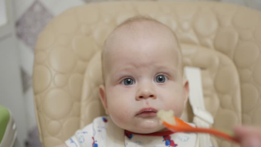 Perfil Del Bebe Gitano Con Una Video De Stock Totalmente Libre De Regalias Shutterstock