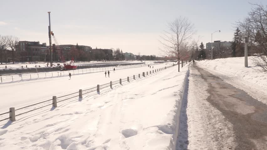 The worlds largest skating rink, between pretoria bridge and the University of Ottawa. Skaters enjoying the ice! :)