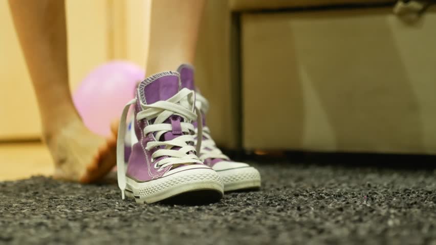 girl purple shoes