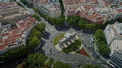 Aerial Drone, Over Puerta de Alcalá, Over Town Madrid, Round point, Rotonda, Parque de la independencia, Madrid Spain 4k