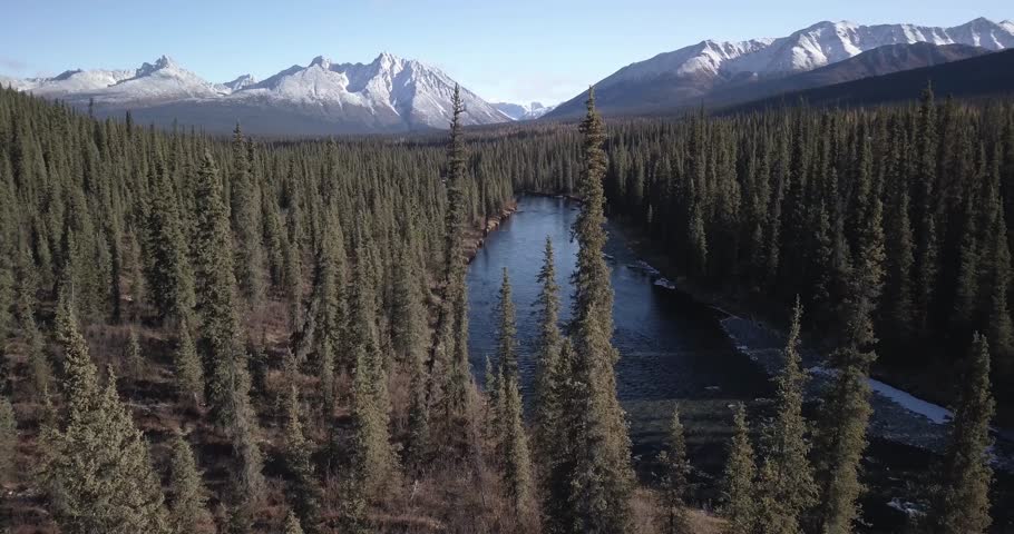 Канадскую территорию юкон. Юкон видео. Территория юкон канада. Гора святого ильи на аляске. Уайтхорс зимой.