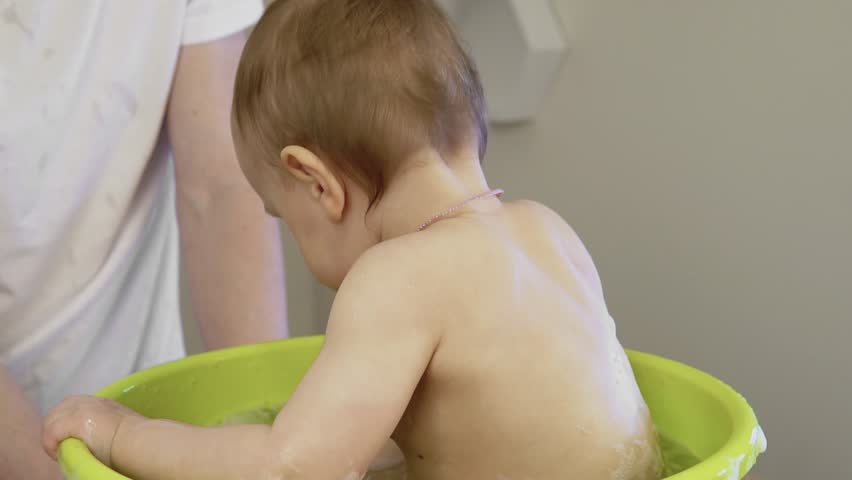 dad bathes her daughter in the room