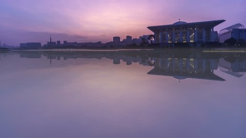 4k time lapse of sunrise scene at Putrajaya Mosque with mass ascension of hot air ballon. Tilt up: film stockowy