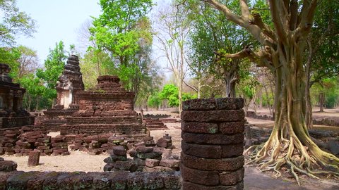4K video of Chedi Ched Thaeo temple in Si Satchanalai historical park, Thailand.