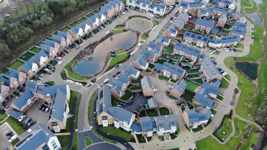 Aerial view of modern houses with an artificial pond in the middle in Greenhithe, Kent Royalty-Free Stock Footage #1028396282