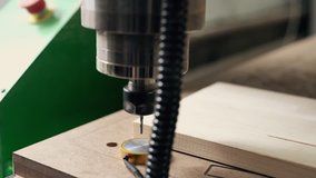 Working wood milling equipment video