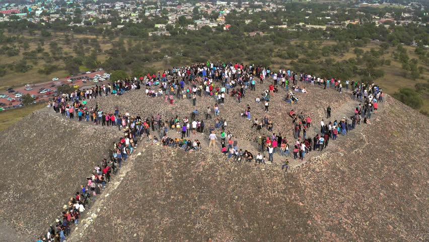 AERIAL: Teotihuacan, Mexico, Pyramids (Steady)