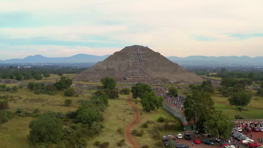 AERIAL: Teotihuacan, Mexico, Pyramids (Flying Forward)