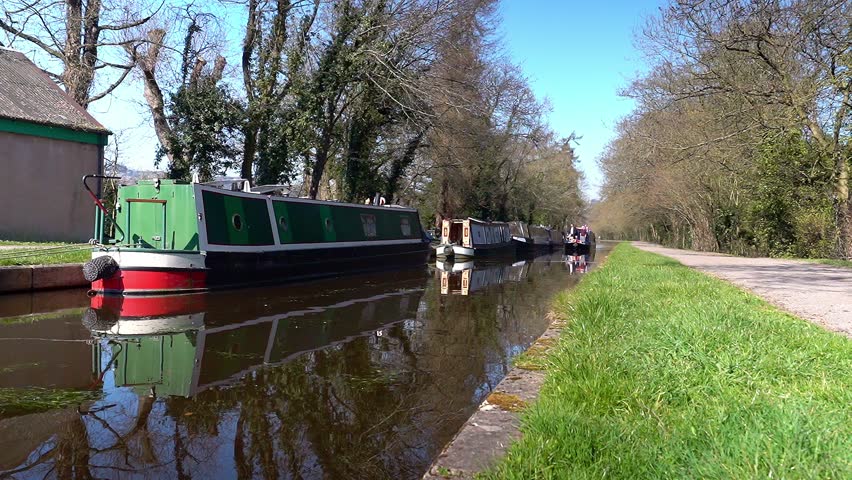 Video Stok A Canal Boat Narrow Boat 100 Tanpa Royalti 1028830205 Shutterstock
