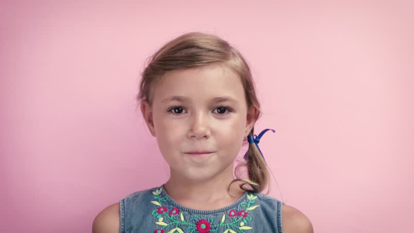 Portrait happy smiling cute girl pointing finger in eureka sign, having great innovative idea on pink background 4K