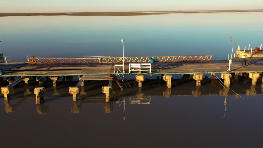 Muelle Gral. Daniel Cerri .