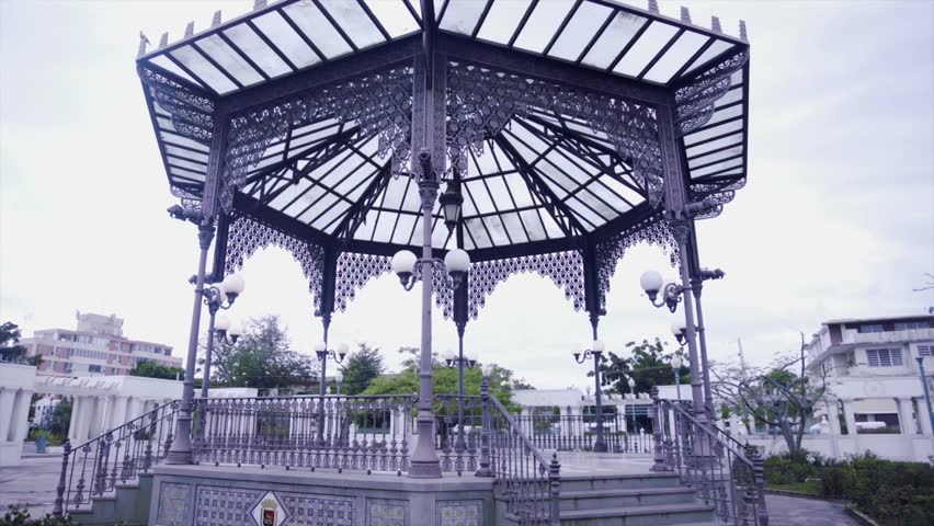 HYPER LAPSE: rotating around the central structure in the Parque Urbano Dora Colon in Ponce, Puerto Rico