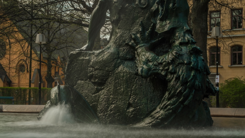 Tors Fiske Statue Close Up Automated Time Lapse