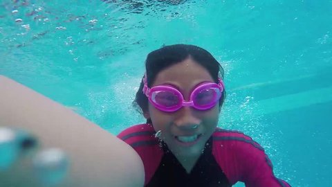 Happy Girl In Goggles Swim の動画素材 ロイヤリティフリー Shutterstock