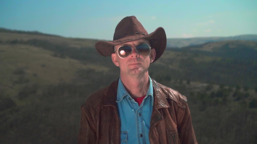 Video Stok mountains man cowboy hat 