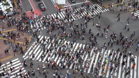 Shibuya Crossing 4K UHD high angle time-lapse view, one of the busiest crosswalks in the world. Pedestrians crosswalk at Shibuya district. Tokyo, Japan స్టాక్ వీడియో