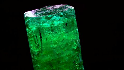 emerald crystals natural gemstone for jewelry , stone high quality rough and raw