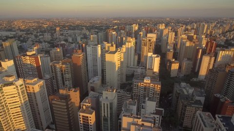 center of curitiba portrayed all its magnitude and beauty at sunset on a beautiful hot day, all the charm and beauty of the capital with its imposing buildings in 4k
