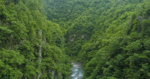 aerial view of Moraca mountain river canyon.: stockvideo