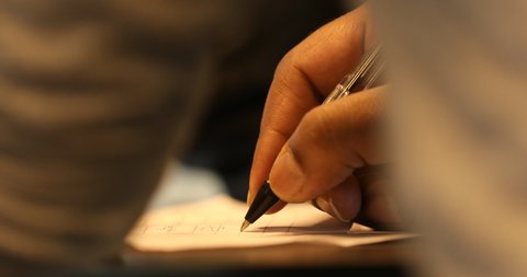 Male Hand with pen and papers - Βίντεο στοκ