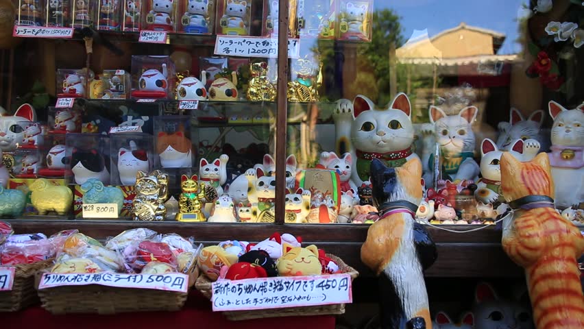 Maneki-Neko, Japanese famous souvenir cat doll at Higashiyama