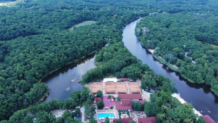 4 tennis courts outside the city