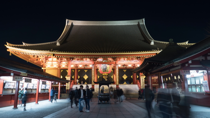 
Crowd of tourists visit Sensoji Temple in Asakusa. 4K night hyperlapse
