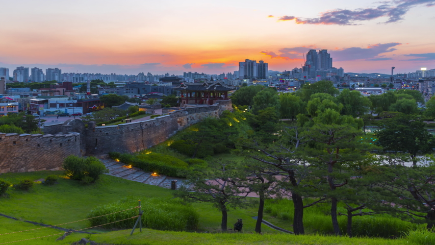 Time lapse Sunset and Twiligh at Janganmun Gate of Hwaseong Fortress in Suwon,South Korea
