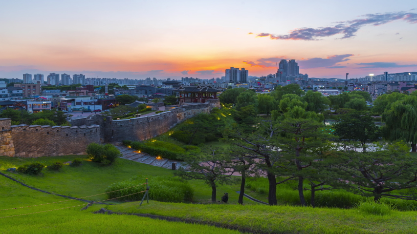 Time lapse Sunset and Twiligh at Janganmun Gate of Hwaseong Fortress in Suwon,South Korea
