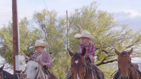 Texas brothers ready to set out on horseback for family ride in the west 4k