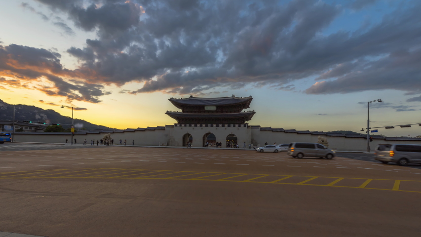  Twilight  of Gwanghwamun Gate and traffic in Seoul, South