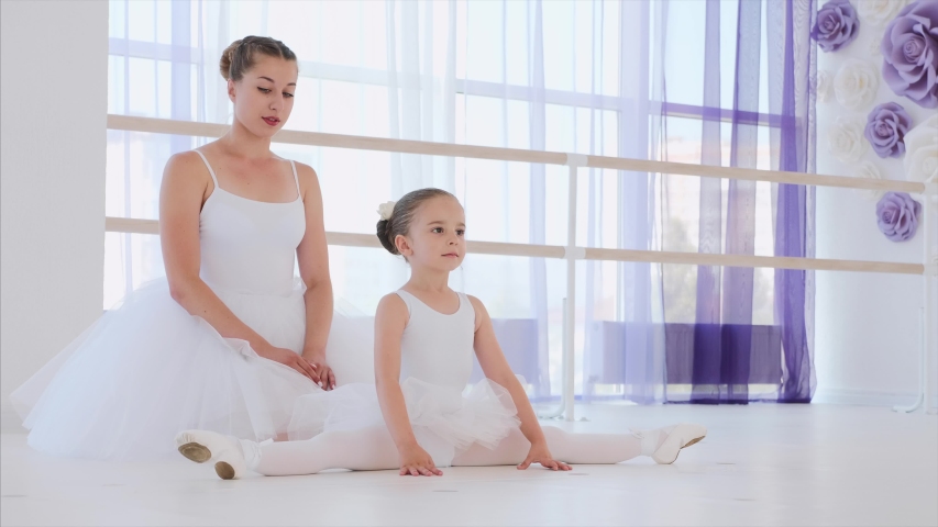 Påvirke Bliv blok Child Girl Ballerina in White Stock Footage Video (100% Royalty-free)  1032405437 | Shutterstock