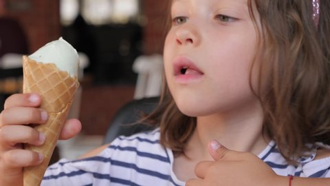 Young little videos. Kids licking Ice Cream. Kid Ice Cream mouth. Ice Cream on face little. Lil lick Ice.