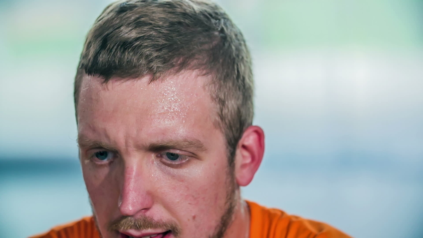 A young man is doing an exercise for the legs in the gym. He is dedicated and focused.