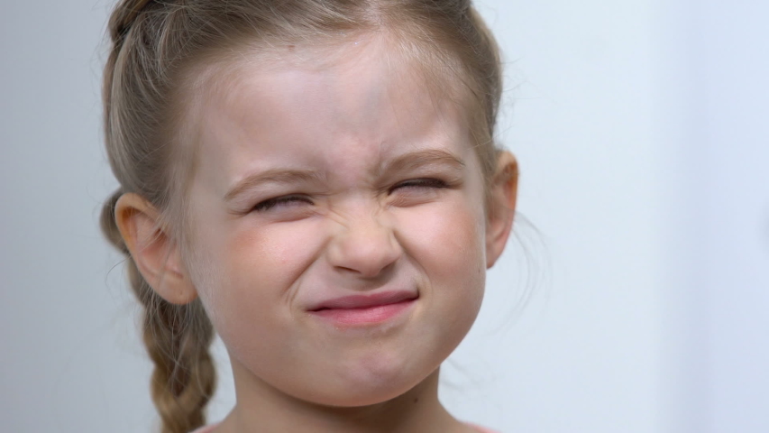 Squint. косые глаза. Squint. скрещенные глаза. косоглазие у взрослых.