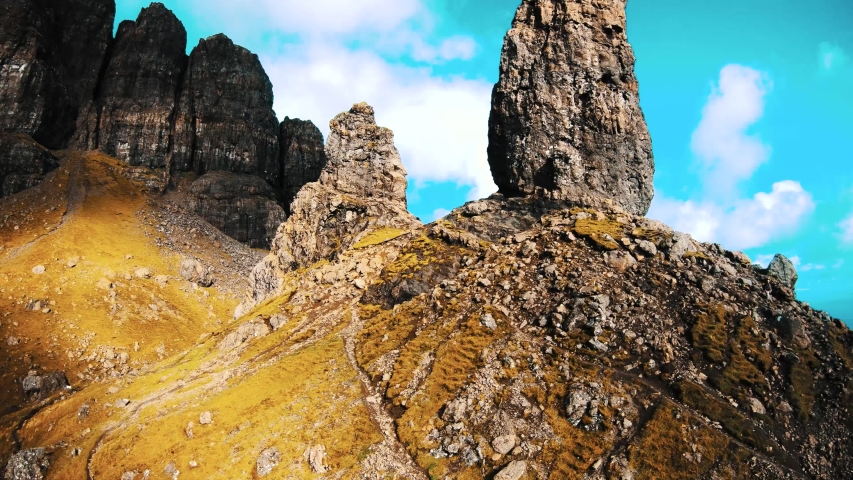 Dron video 4K, Portree, scotland highlands, rock, scotland, Nature