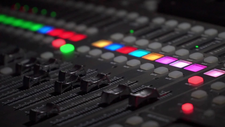 Professional Tool Sound Engineer in 스톡 동영상 비디오(100% 로열티 프리) 1033716719 | Shutterstock