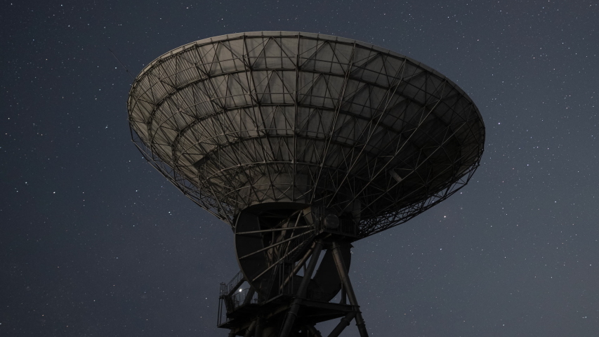 Milky Way Rising over a Radio Telescope (time lapse/zoom out)