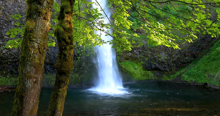 Horsetail Falls from the Historic Columbia River Highway near Portland, Oregon.