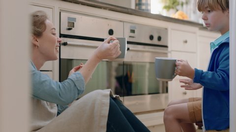 Problem movies drinking mamma. Drink mom son. пьющие родители. алкоголизм в семье. Mom алкоголь.