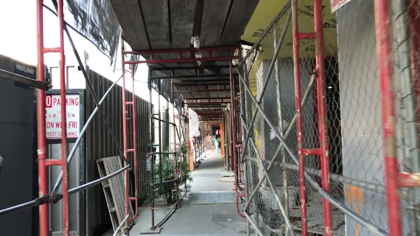 A walk under a construction in a street in San Francisco.