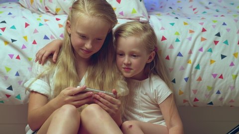 Two Kids Using Mobile Phone Home : vidéo de stock (100 % libre de droit ...