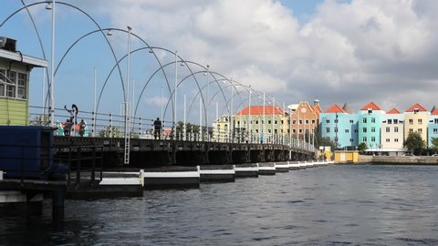Curaçao Willemstad, Queen Emma Bridge, pontoon bridge and view on Otrobanda