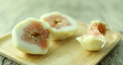Eating figs with hand on table : eating sound ASMR 
