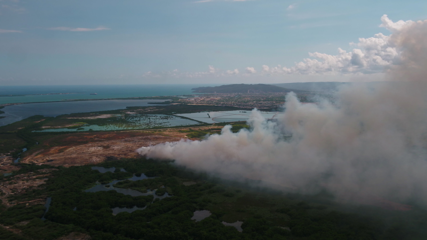 Aerial Jamaica Kingston Fire March 2019 Sunny Day 30mm 4K Inspire 2

Aerial video of a fire burning at a landfill in Kingston Jamaica on a sunny day.