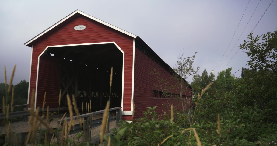 Amos, Québec/Canada 2019 :  The Emery-Sicard Covered Bridge was built in 1946, it crosses the Harricana River