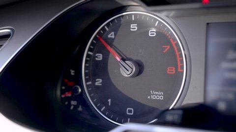 The tachometer shows the engine speed, during the dynamic control of the machine, the speed jumps.