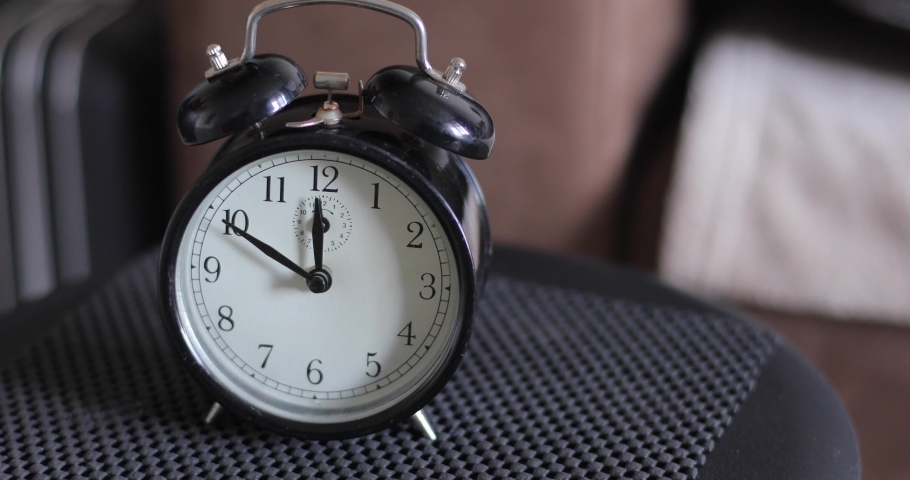 most practical old fashioned alarm clock