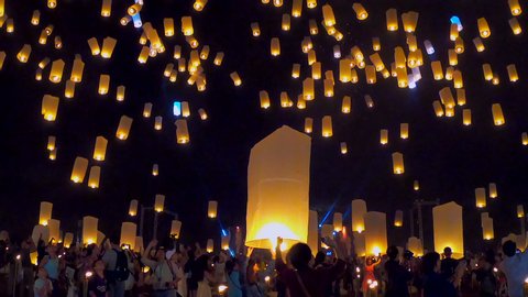 CHIANG MAI - THAILAND - NOVEMBER 22: Tourist Floating lanterns and fireworks Yee Peng Festival, Loy Kra thong in Chiang mai on November 22,2018 Chiang mai Thailand