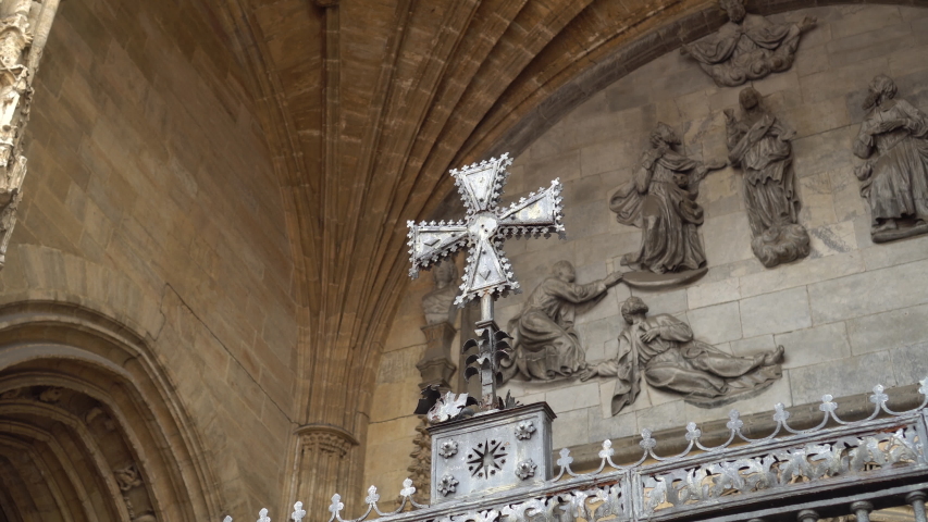 Cross at the entrance to Catedral